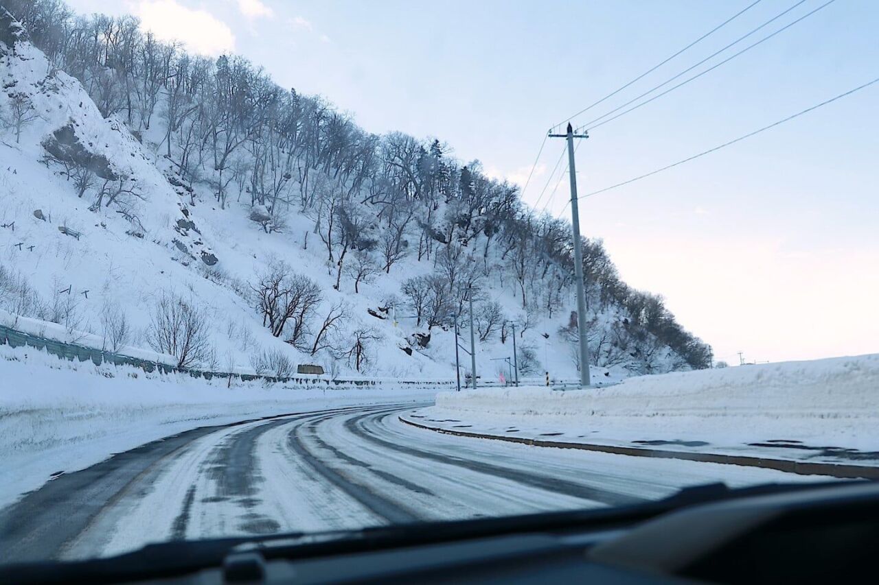 Things to Know Before Driving on Snowy Roads for the First Time - Driving Techniques, What to Do If You Slip or Get Stuck | Hokkaido Lab - A Hokkaido Travel Guide