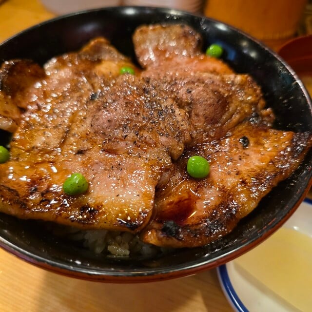 豚丼のぶたはげ
