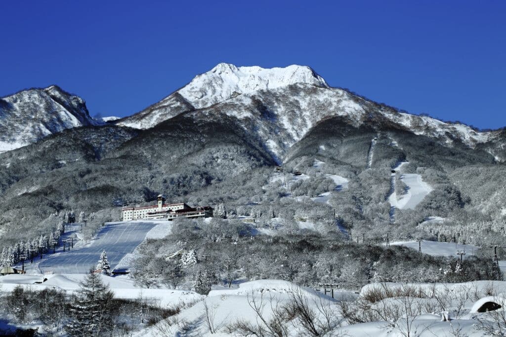 Myoko Kogen: Akakura Onsen Area - Snow Monkey Resorts