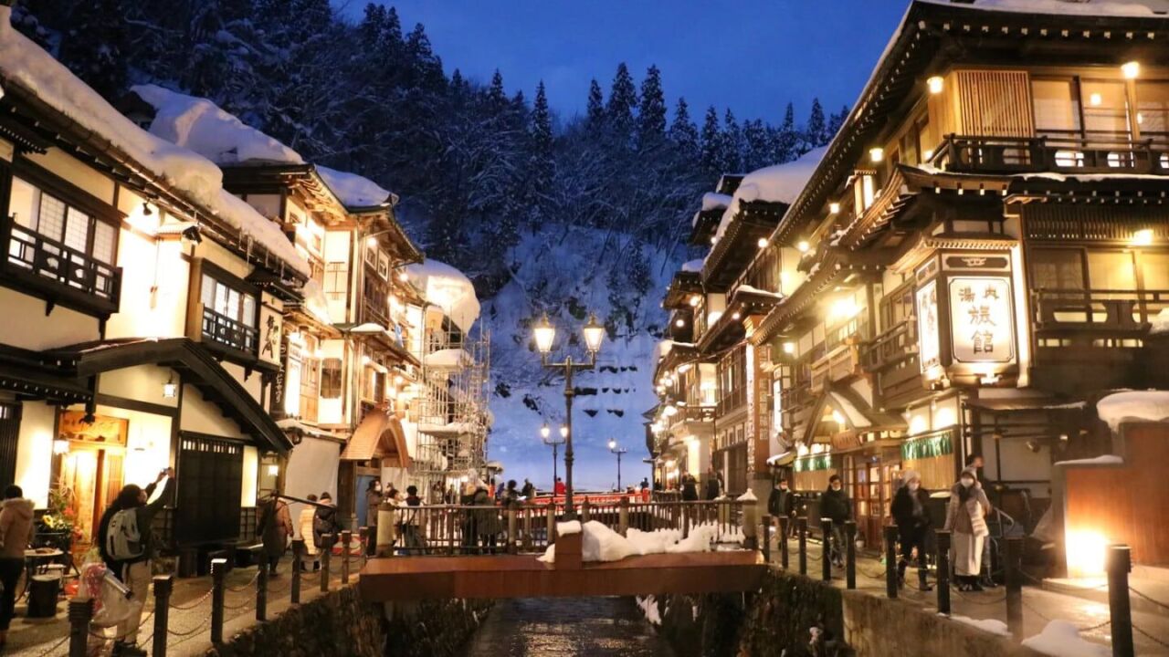 Ginzan Onsen — Where the Gas Lamps, and the Night, Belong to Those Who Stay  | What Makes Japan Smile