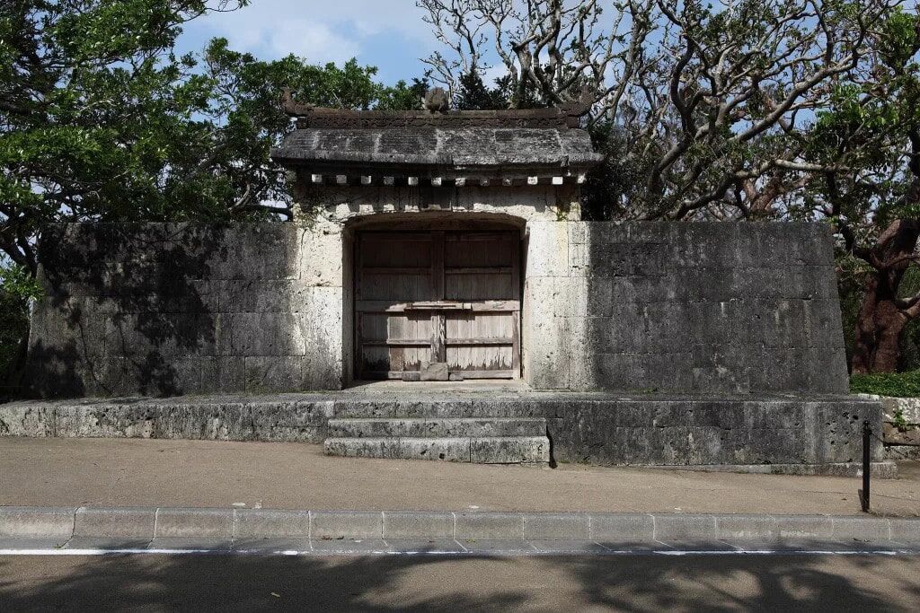 園比屋武御嶽石門