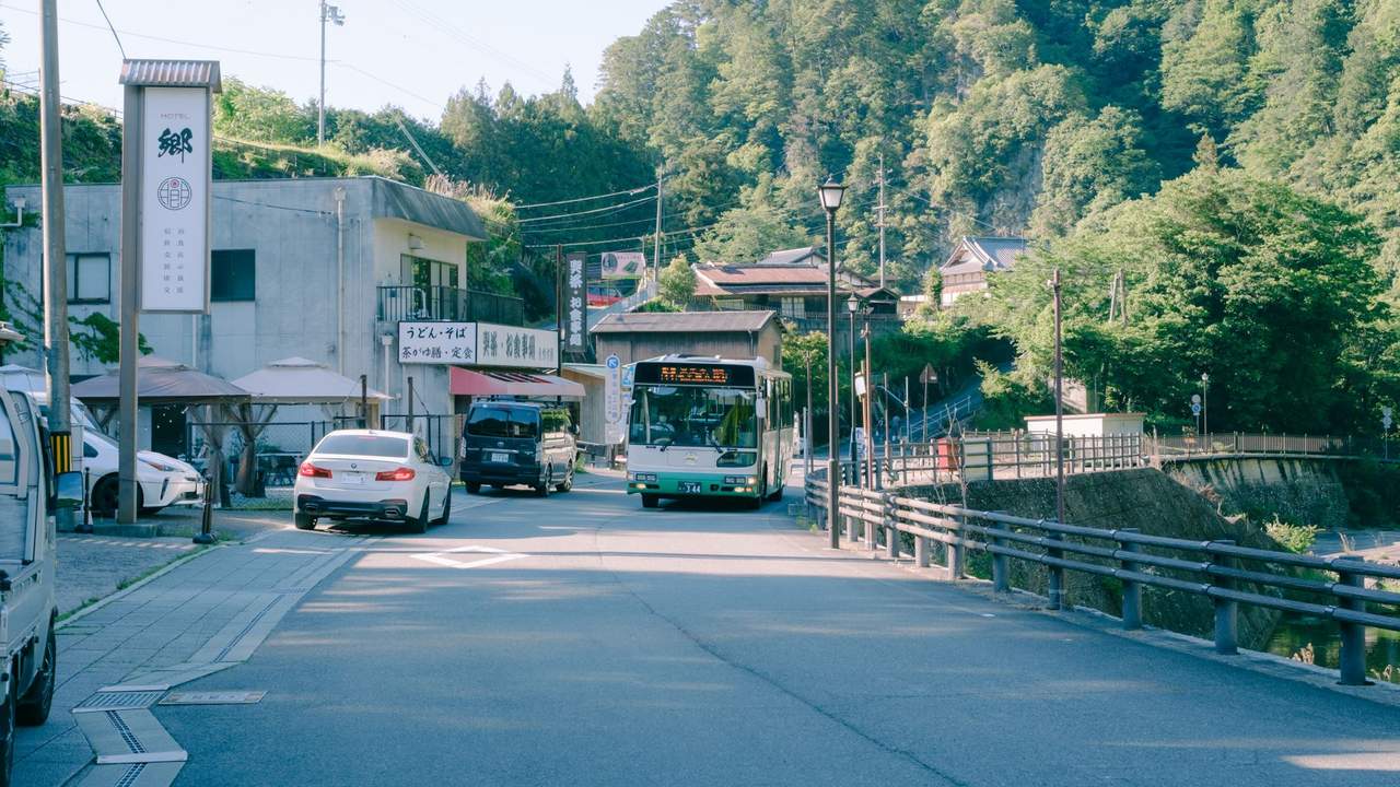 宇登呂當地移動：接駁巴士與季節限定路線