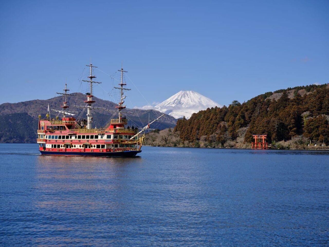 蘆之湖箱根海賊觀光船