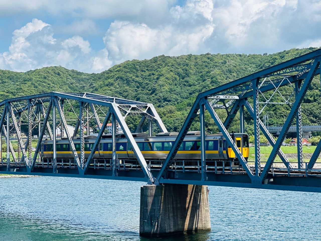 福岡到長崎：約 150 公里，鐵路約 1 小時 30 分