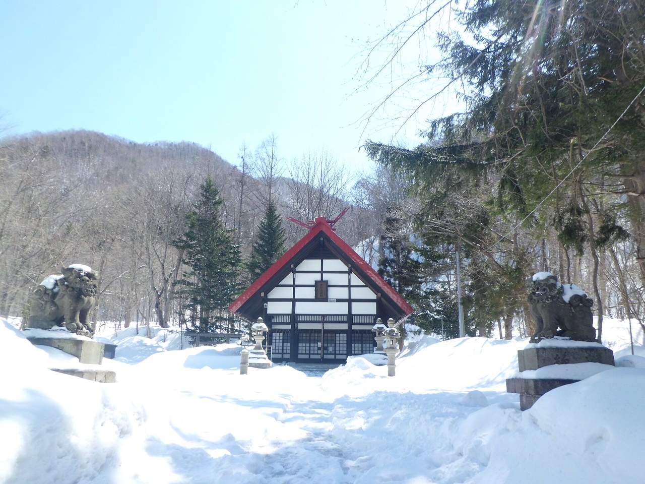 定山溪神社：冬季雪蠟燭點燈的神社