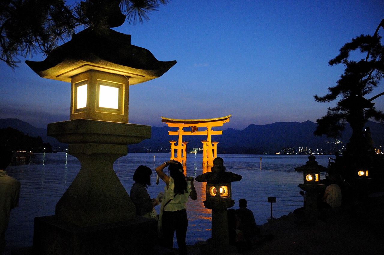 大鳥居遊覧船:夜間屋形船巡遊
