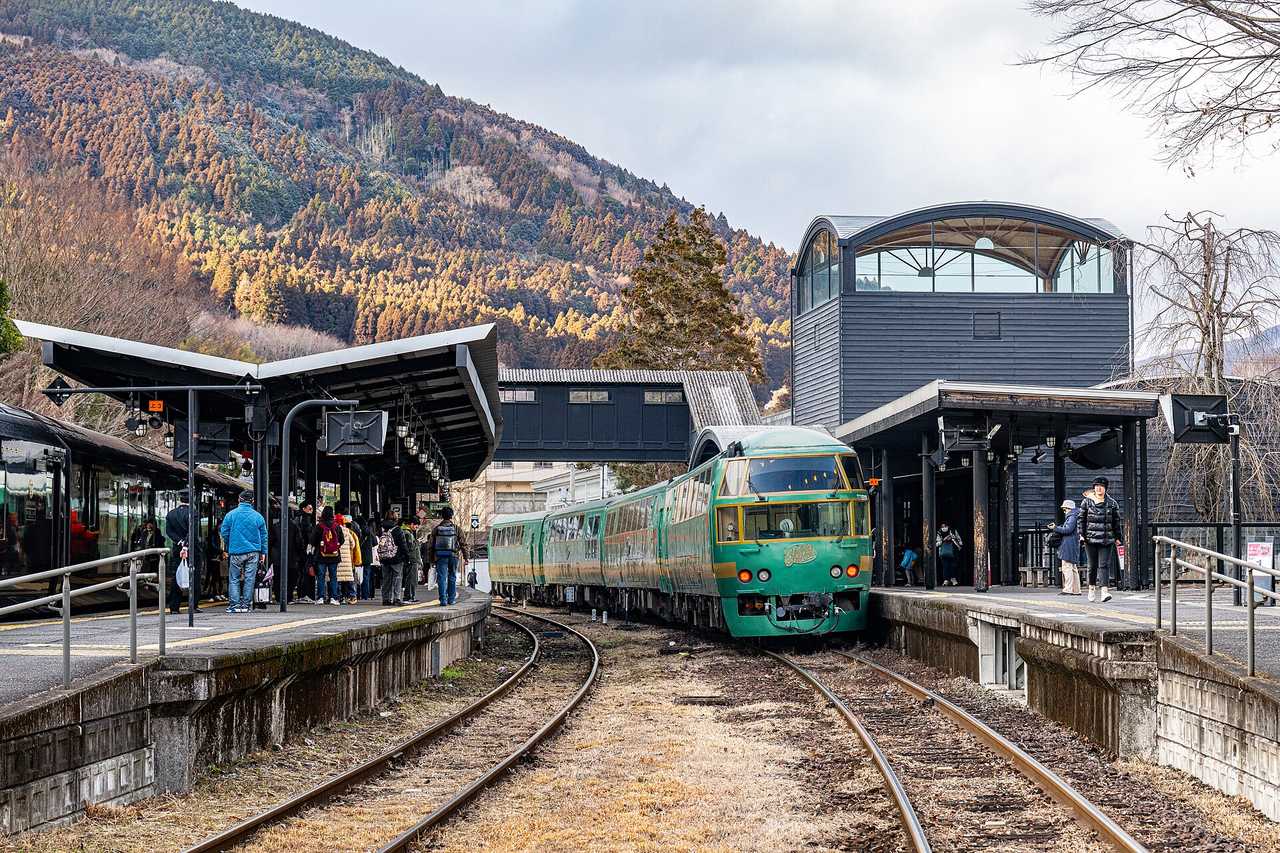 由布院之森觀光列車:鐵道賞楓體驗