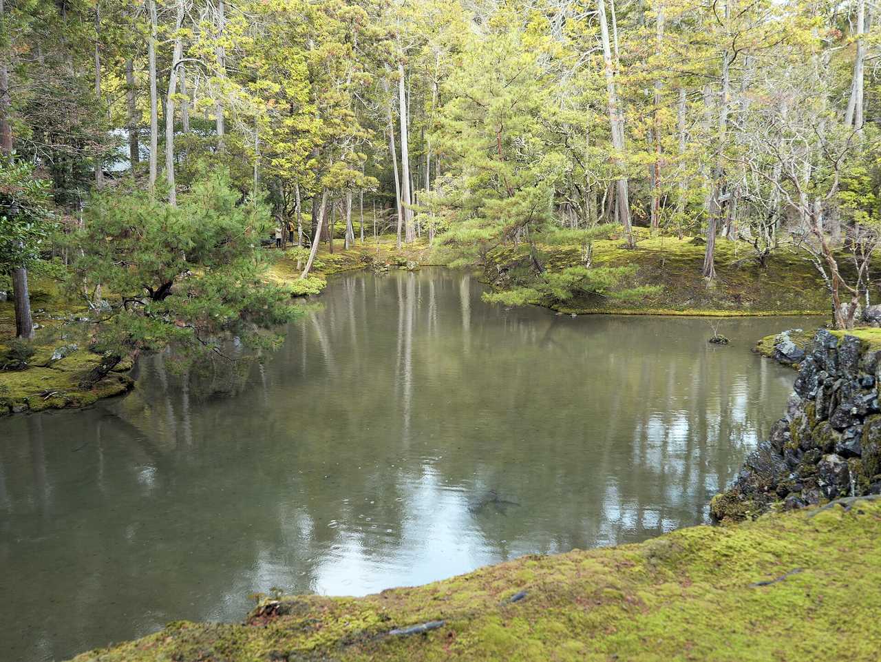 黃金池：用池岸線條寫出「心」字的下段庭園