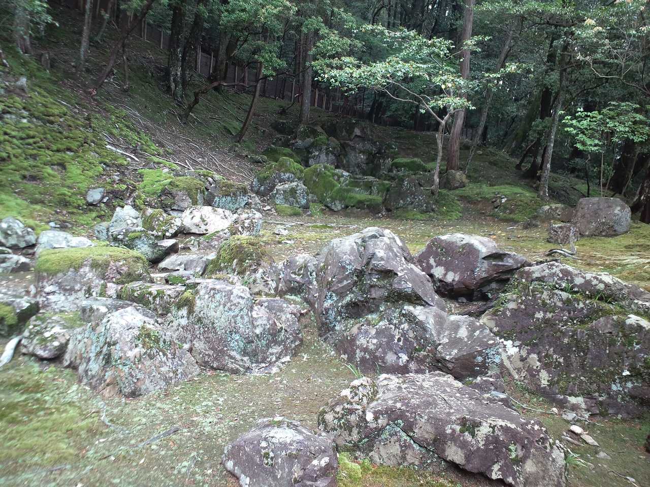 洪隱山石組：日本最古老的枯山水