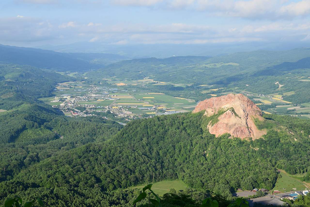 有珠山與昭和新山:至今仍在冒煙的兩座活火山