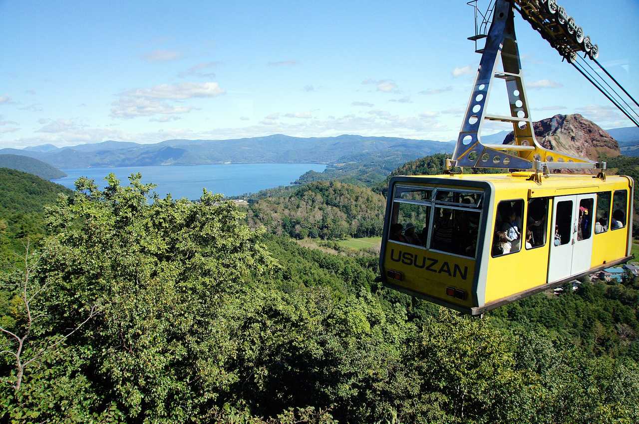 有珠山纜車:6分鐘直上火山展望台