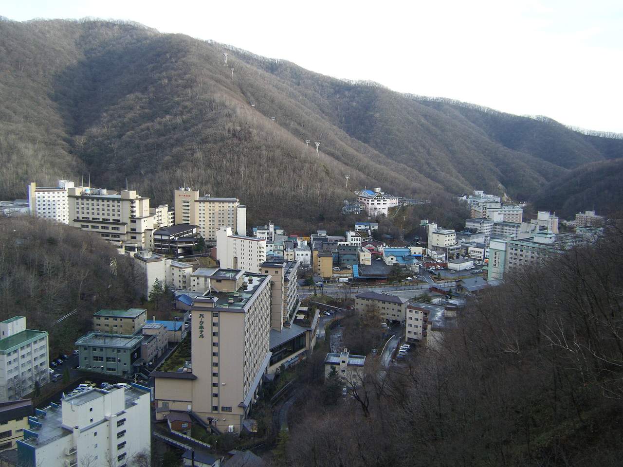 登別溫泉街:一泊二食溫泉旅館最方便