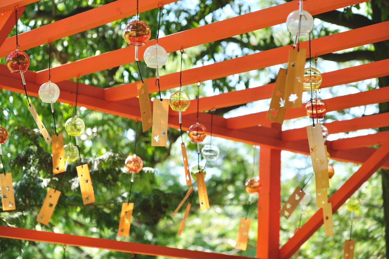 風鈴祈願季：夏天境內數百個彩色風鈴