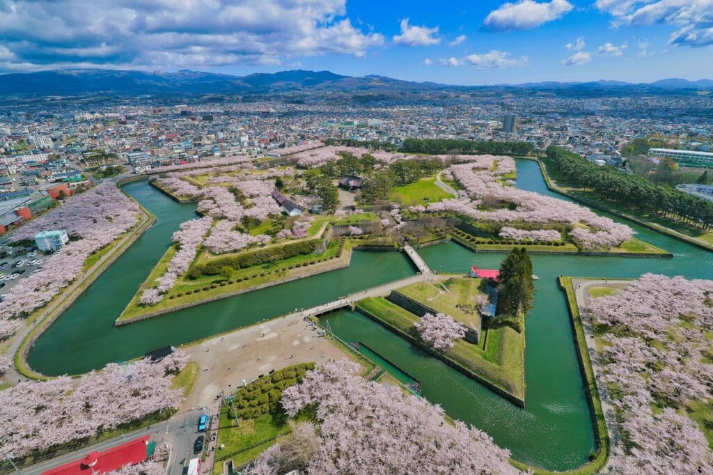 五稜郭周邊住宿建議：車站與公園前商圈是首選