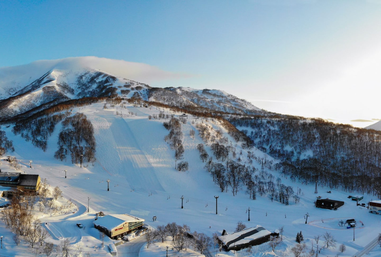 Niseko Annupuri International Ski Area - POWDER SNOW HOKKAIDO