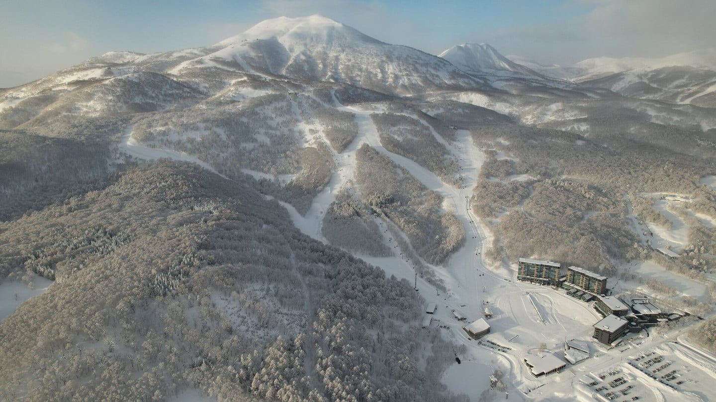 Niseko Hanazono Resort - POWDER SNOW HOKKAIDO