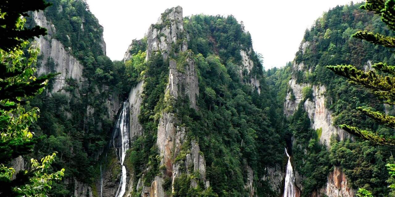 層雲峽柱狀節理峽谷與銀河・流星瀑布