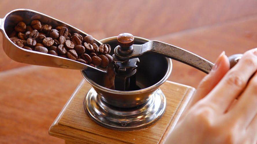 森之時計咖啡廳的手搖磨豆機與咖啡豆