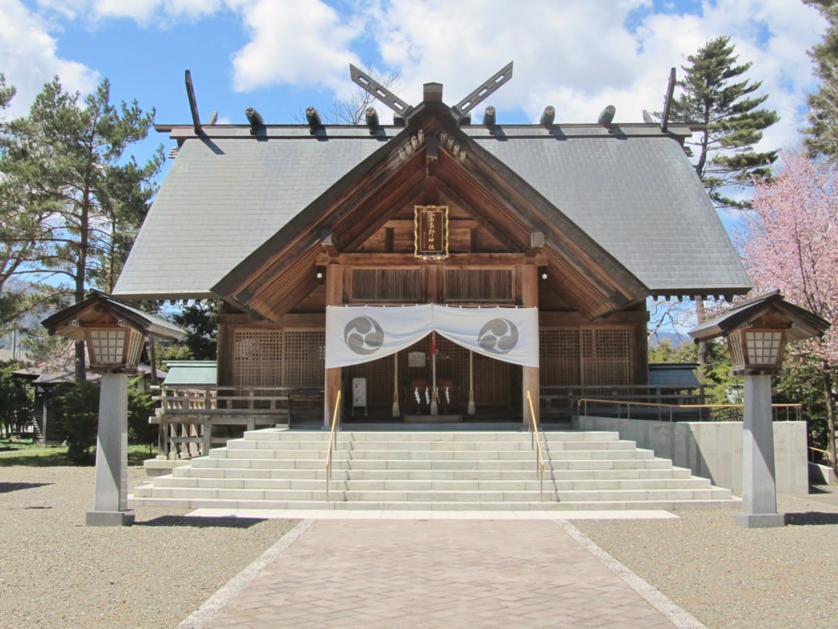 富良野神社社殿正面