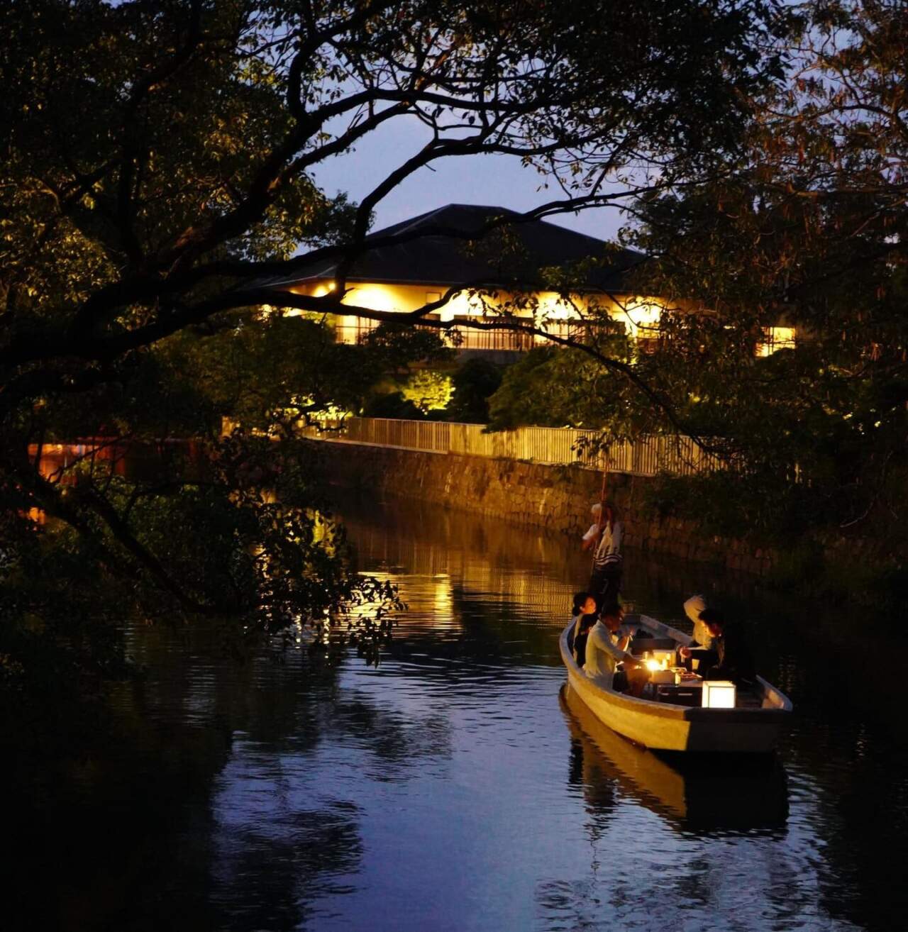 夏季燈籠夜船あかり舟