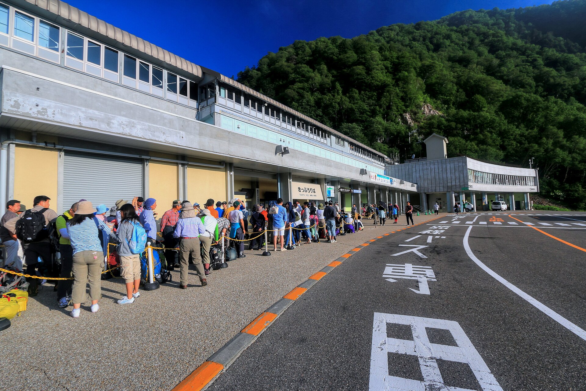 Ogizawa Station: Nagano-Side Gateway and the End of Driving Access