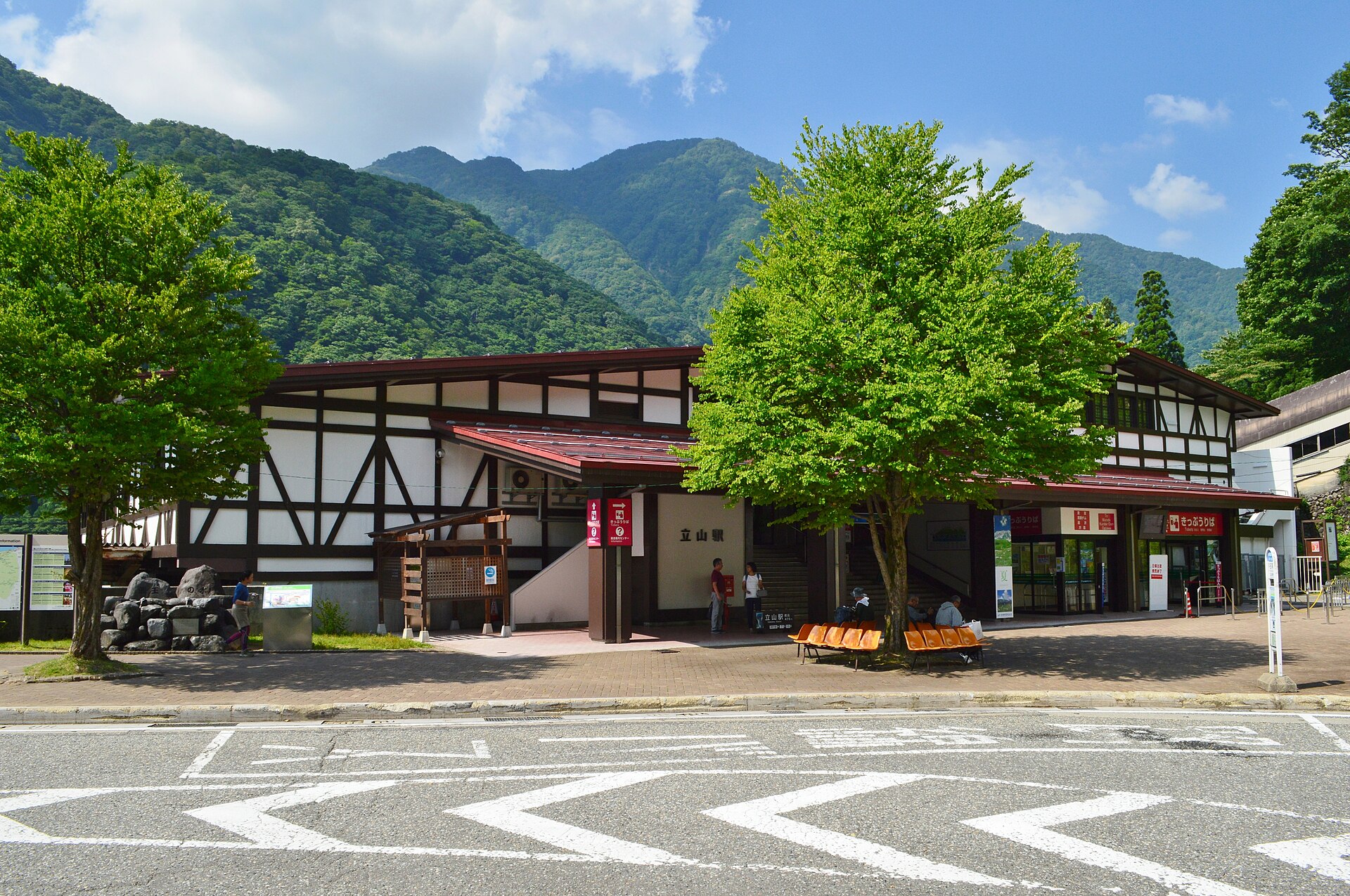 Tateyama Station: Toyama-Side Start of the Alpine Route (475 m)