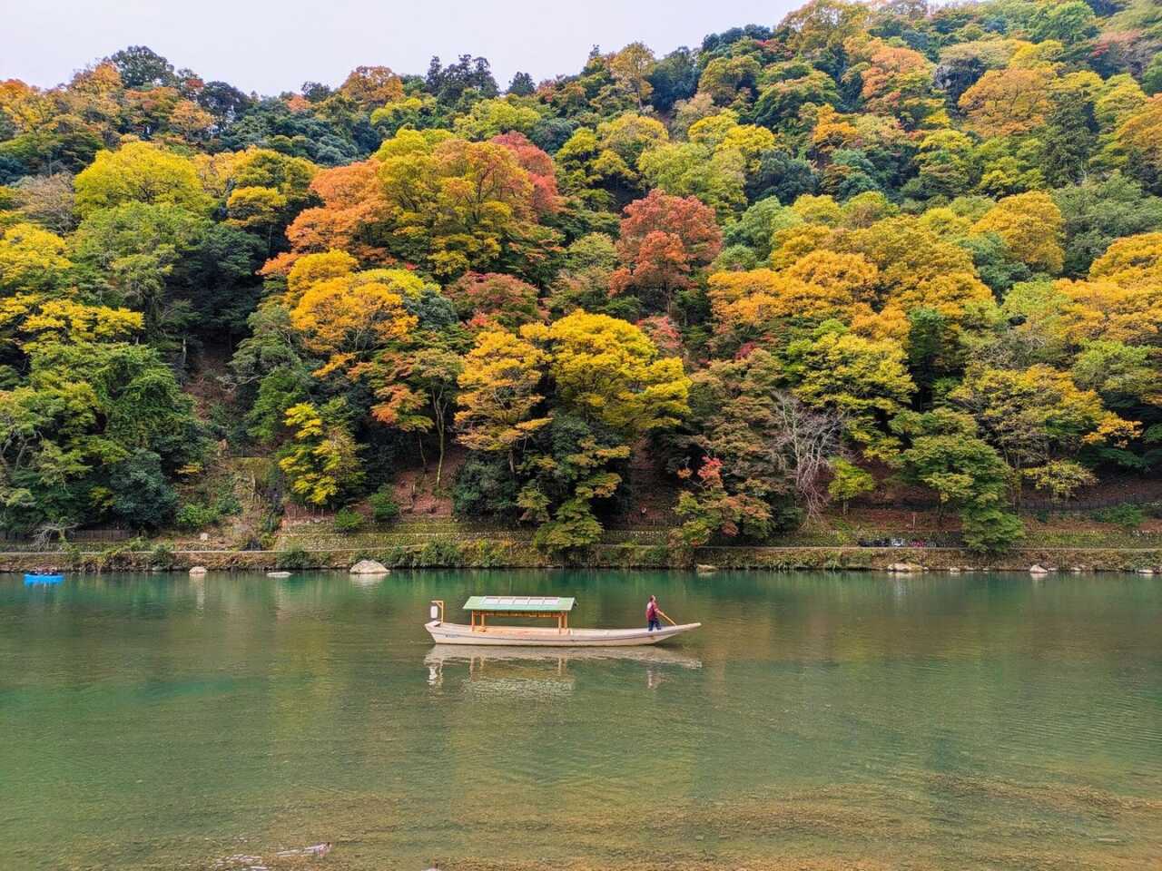 保津川遊船:400年歷史的水上賞楓