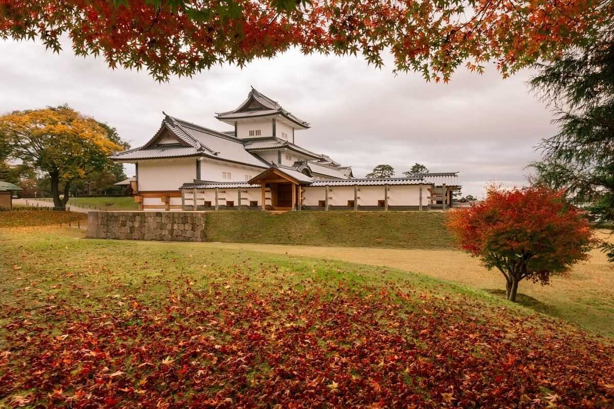 金澤城公園:石川門與玉泉院丸庭園