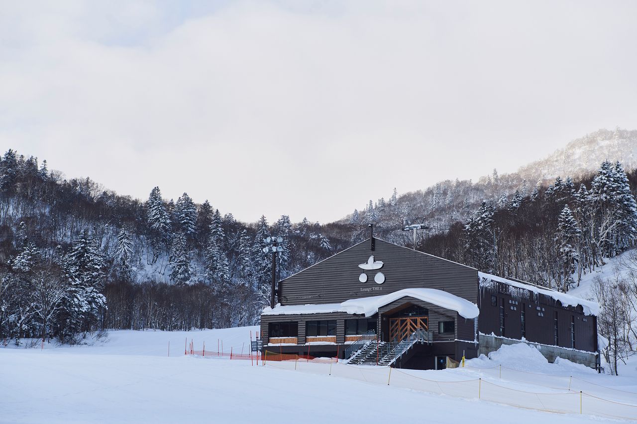 Ski center facilities and the Yukiasobi Hiroba