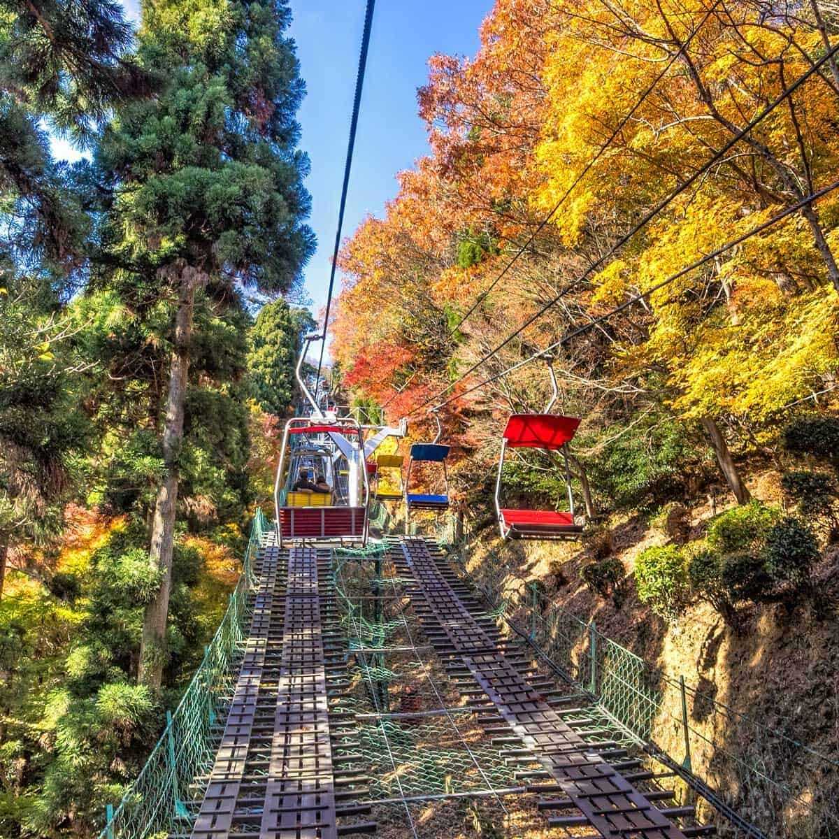 高尾山空中吊椅:零距離接觸紅葉