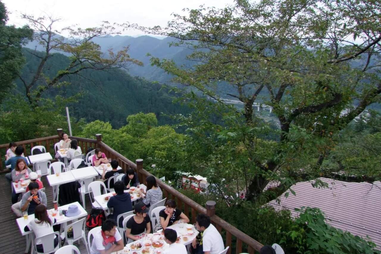 高尾山ビアマウント:期間限定啤酒花園