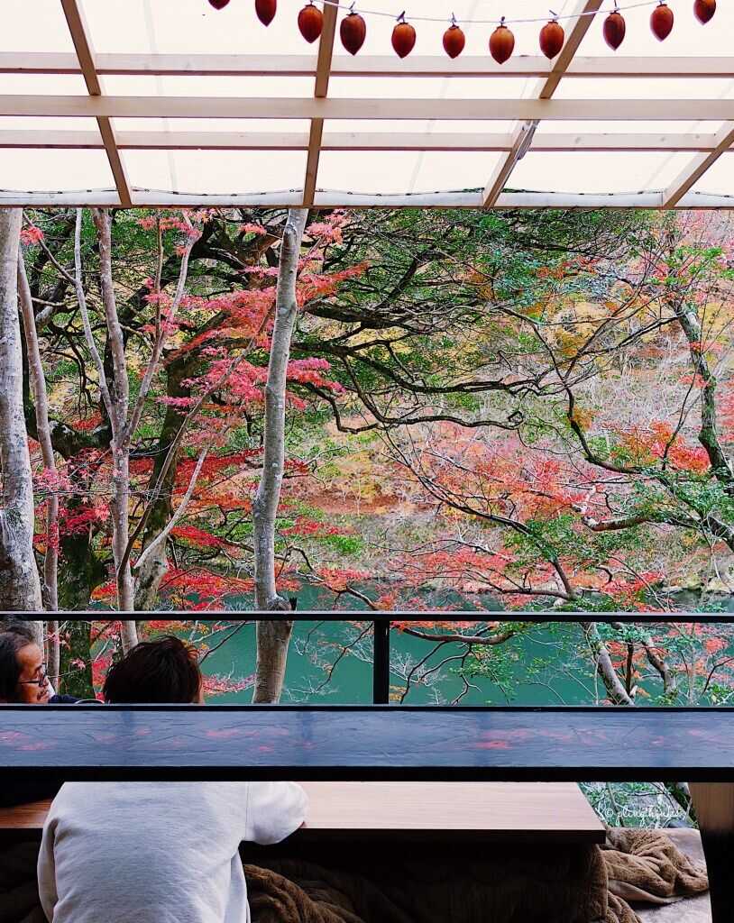 祐齋亭:水鏡紅葉秘境