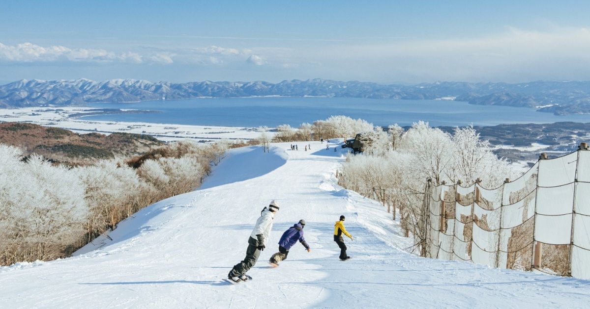NEKOMA Mountain南區雪道遠眺豬苗代湖