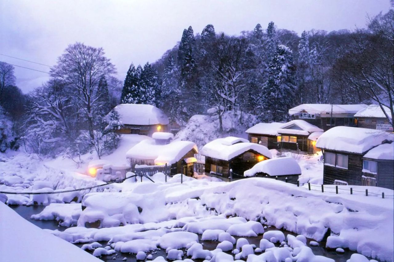 A hot spring inn at Nyuto Onsenkyo in the snow