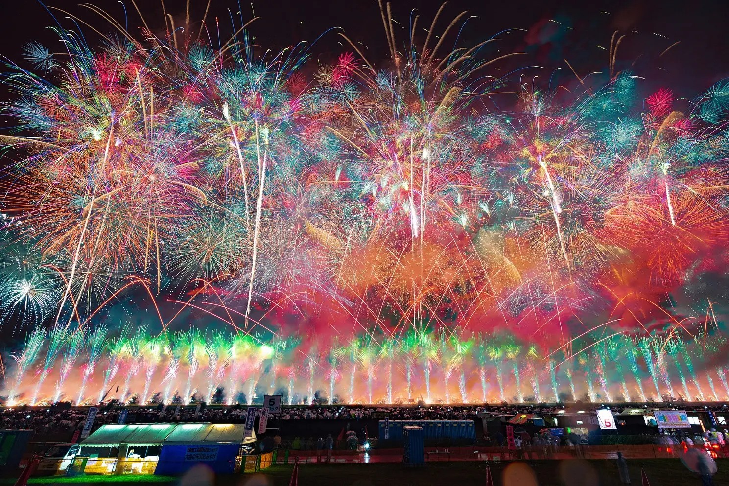 Omagari Fireworks Festival 2-day 1-night sightseeing Shinkansen tour | Includes viewing seat, stay at Yura Onsen Yaotome Ryokan, and Zao Okama sightseeing [departing Tokyo Station]
